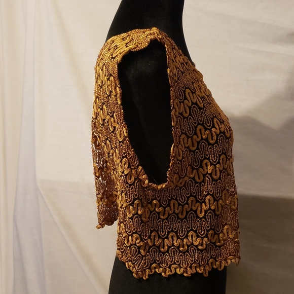 A crocheted like fancy top - Picture 4 of 4